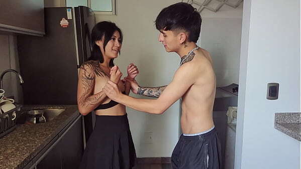 hermanastra hace tareas casa termina chupandome polla