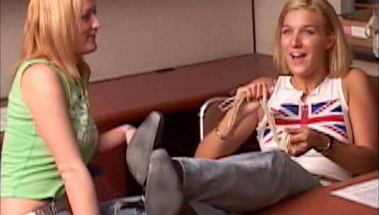 Teen girls Summer Nite Donna Marie double penetrated wild American club bang