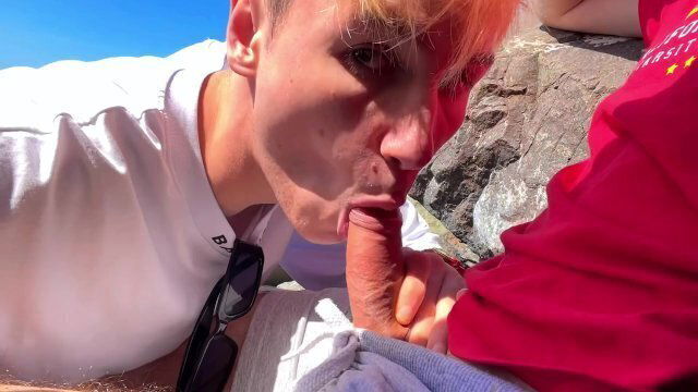 Уломал красивого парня натурала отсосать деньги публичном пляже