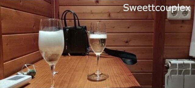 Drinking champagne from step sister's pussy