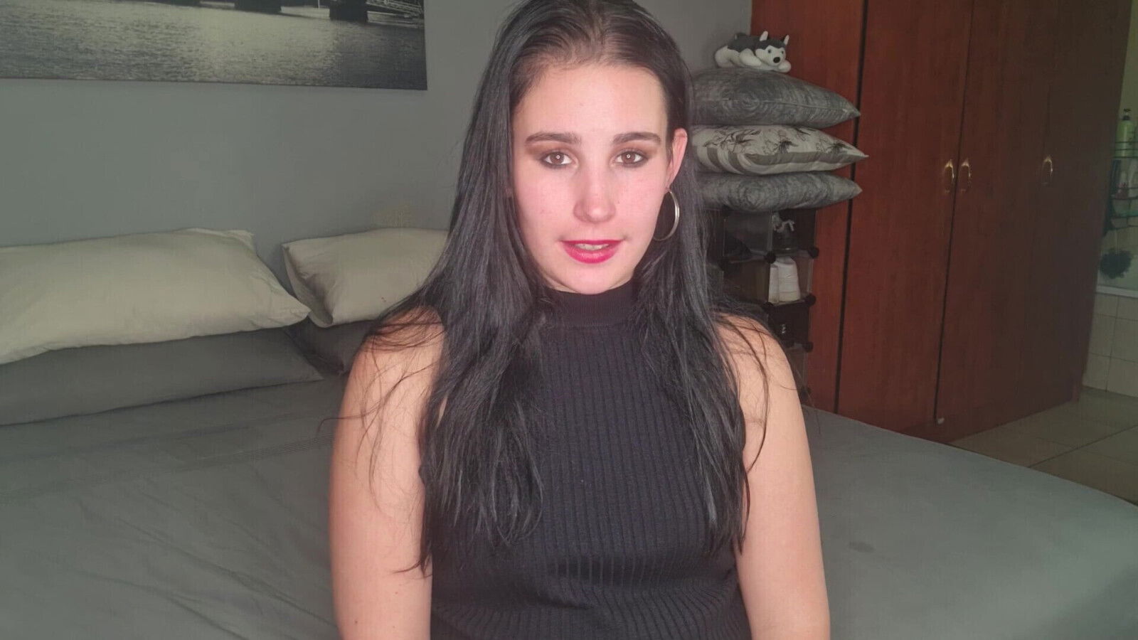 Chubby slut talking dirty giving hands free jerk instructions