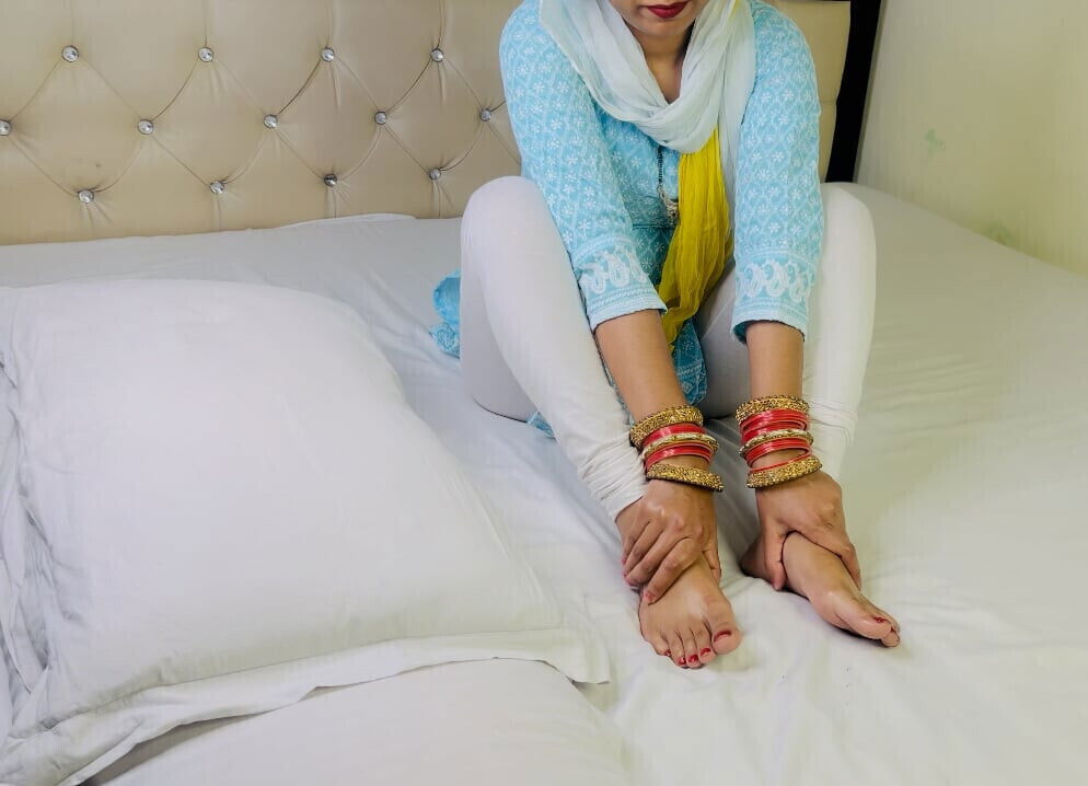 Bhabhi massage karane mauka devar Devar Sister-in-law please give chance massage romantic