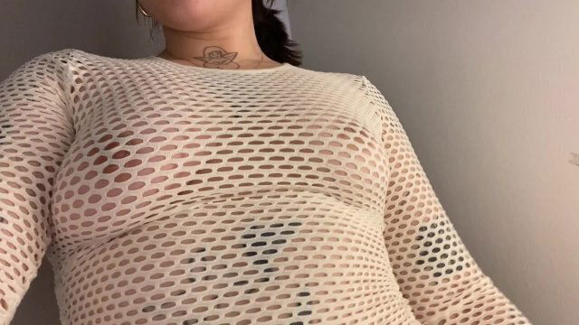 Fitting room haul thorugh clothes sexy curvy tattooed model