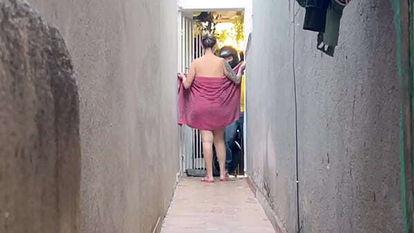 Fiquei pelada entregador aplicativo chamei dentro minha casa .Ele n&atilde_o resistiu fudeu todinha hardcore Bunda enorme Peitos perfeitos pequenina chupando boquete Hist&oacute_ria porno