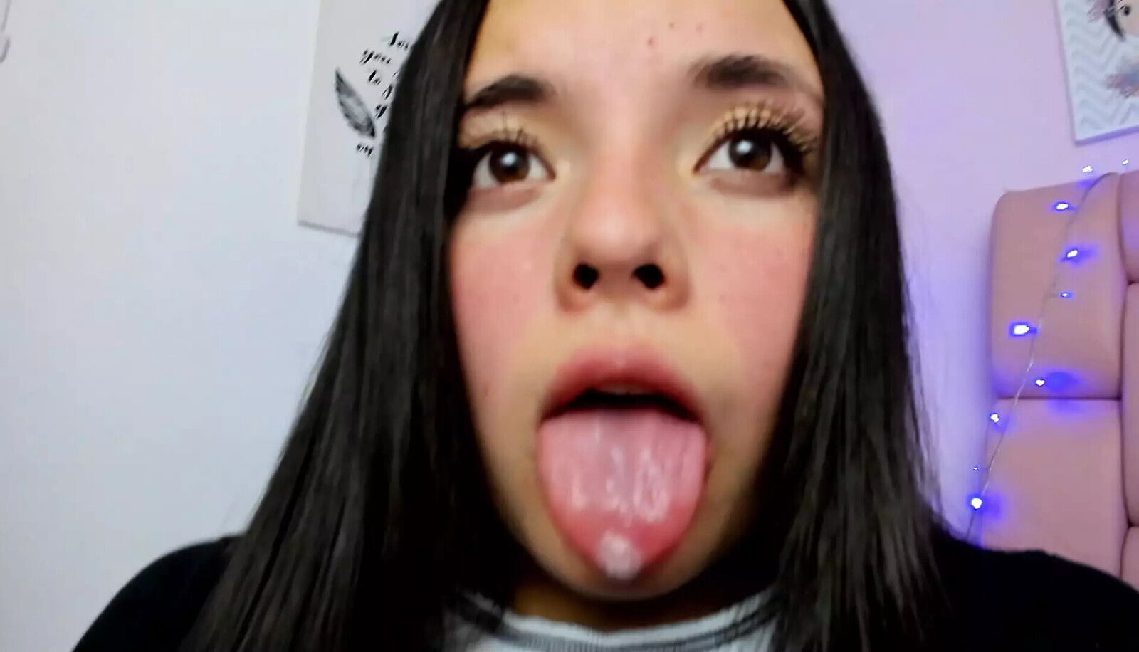 Young Colombian girl becomes nymphomaniac thirsty pleasure enjoys showing slutty