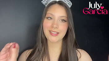 Empregada novinha sentou para seu patr&atilde_o! Voc&ecirc_ resistiria a essa bunda grande sentando no seu pau?