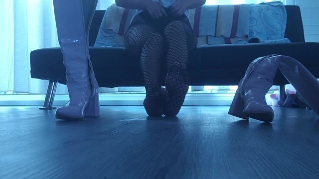 Giganta sexy with pink boots