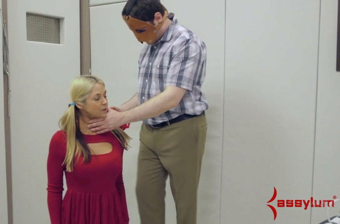 Teen bitch fucked hard threesome