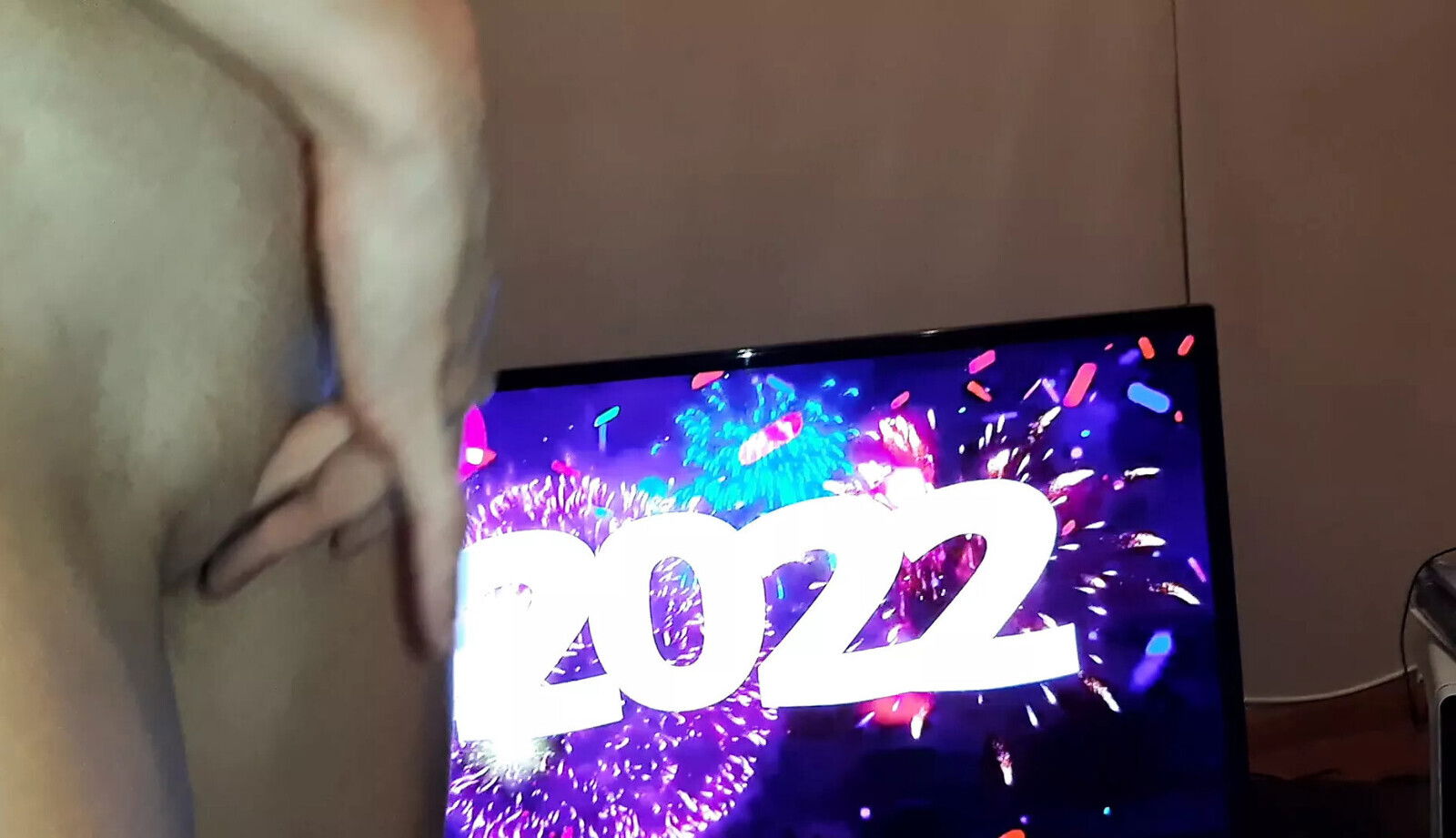 masturbate neighbor decorates tree