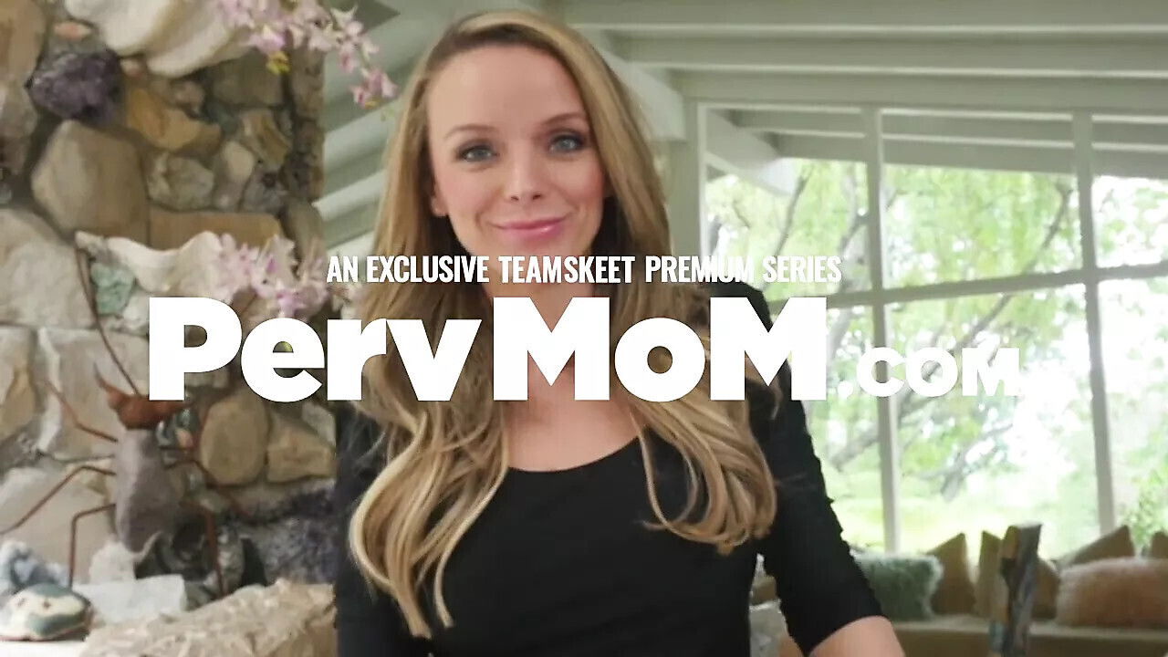 Family strokes perv peeps under tiny babe’s skirt