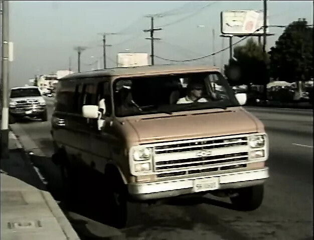 Black chick spreads thick legs fucks