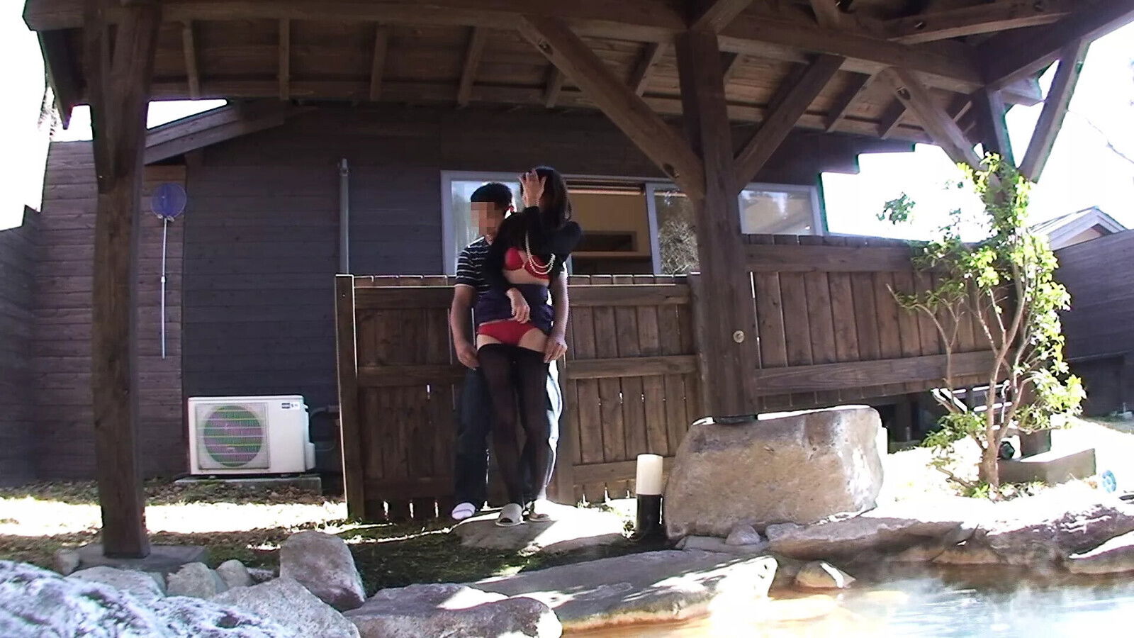 Reiche Asiatisce Milf bezahlt fuer fick bereich