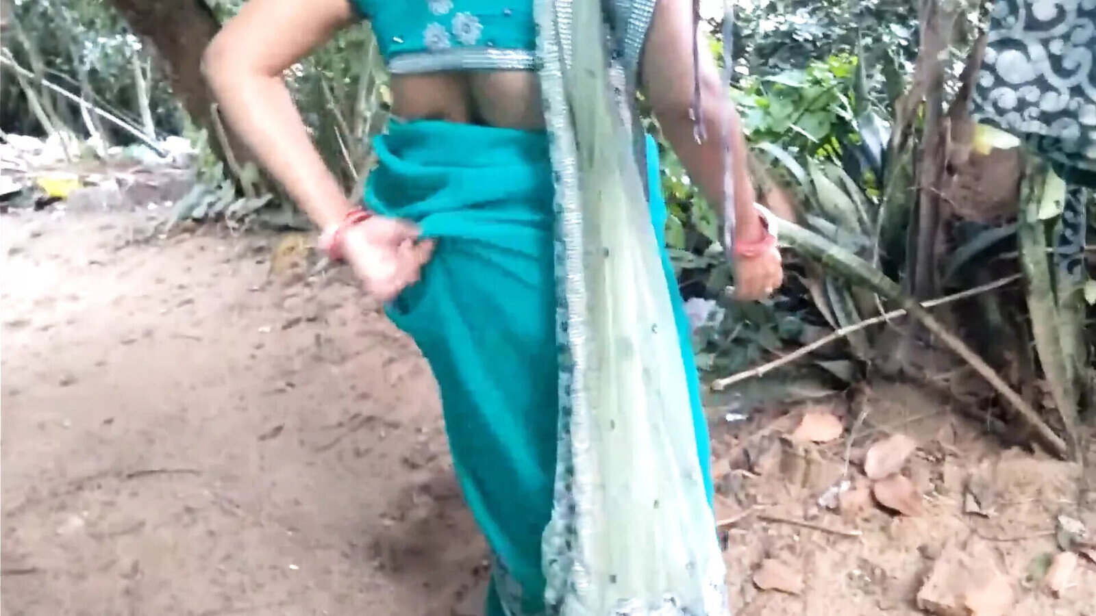 Desi Bhabhi Best Public Pissing Video Compilation Part