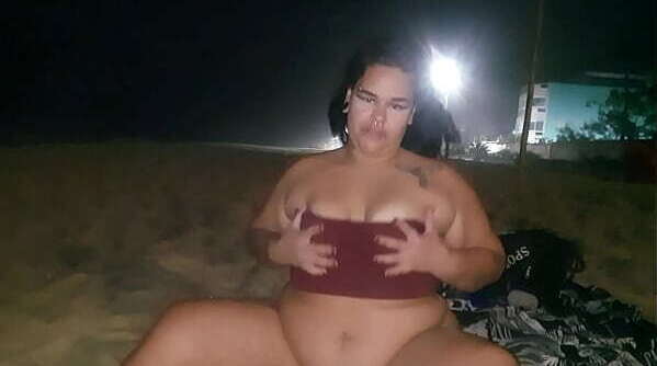 PUTINHA CUZAO CURTINDO PRAIA SOLO