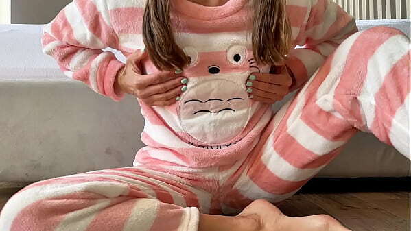 homemade asian teen 18yo masturbate small pussy squirt orgasm