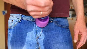 Turnhoeschen pinkelt sich in die skinny H&amp_M-Jeans