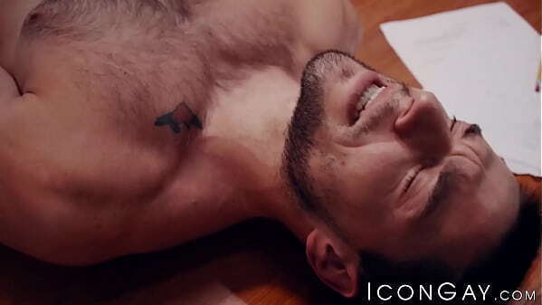 hunk Devin Trez drills Aspen bareback after rimming