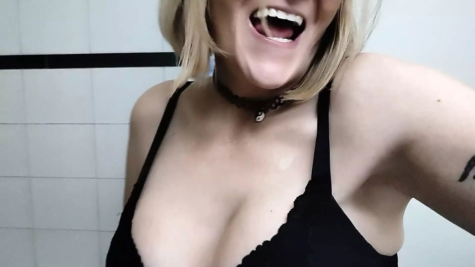 TsRina play with Analplug bathroom