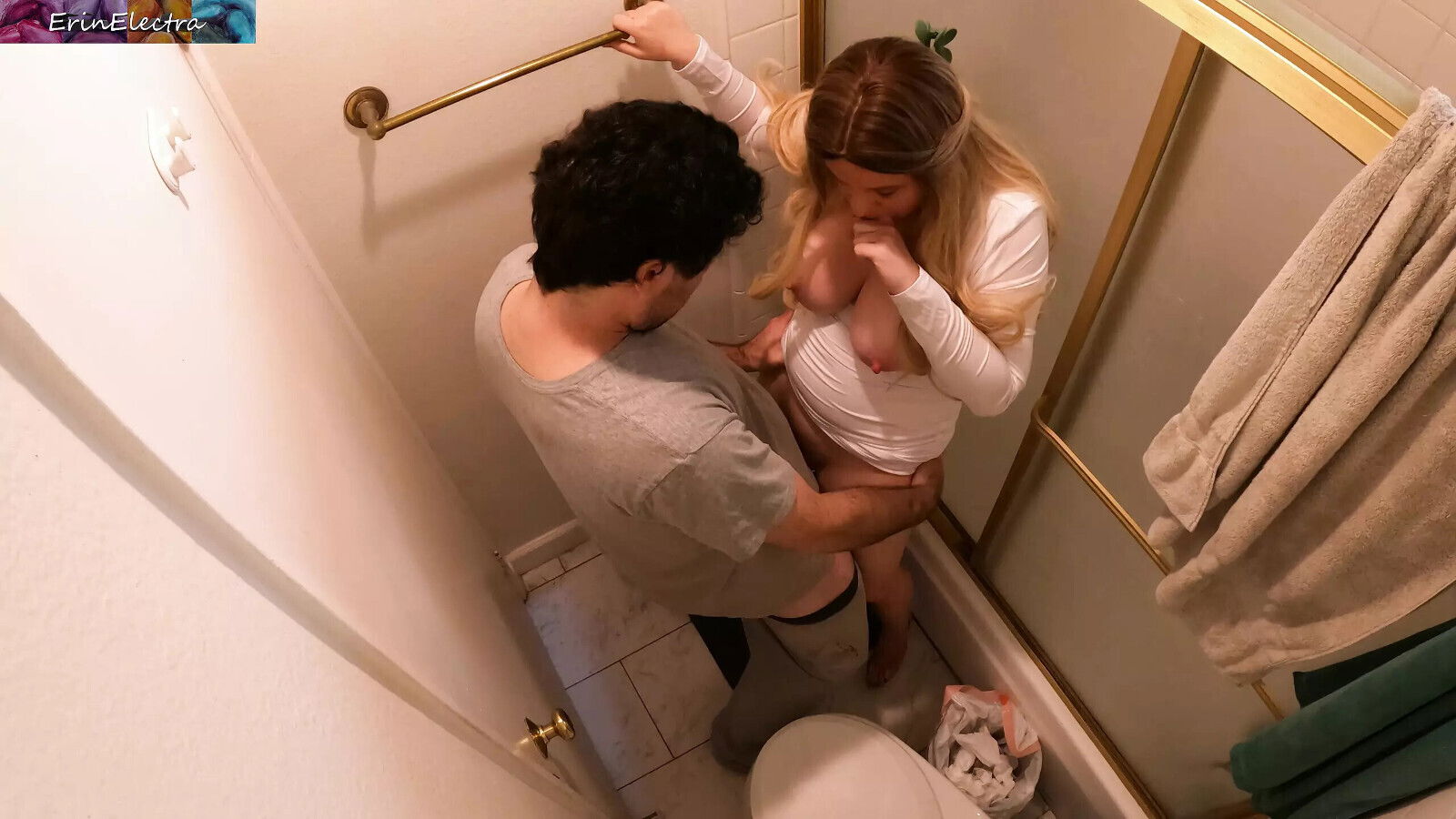 Stepmom stepson have secret rendez-vous bathroom during family dinner