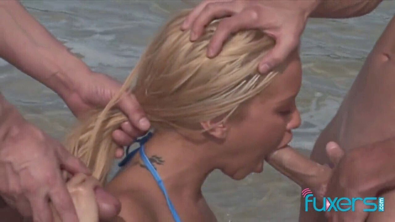 Barbie Banxxx wild party river