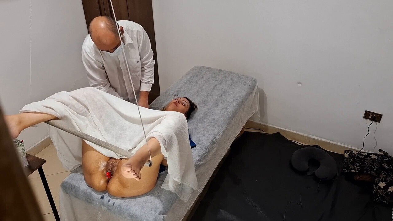 Horny patient enjoys gynecological check-up doctor penetrates