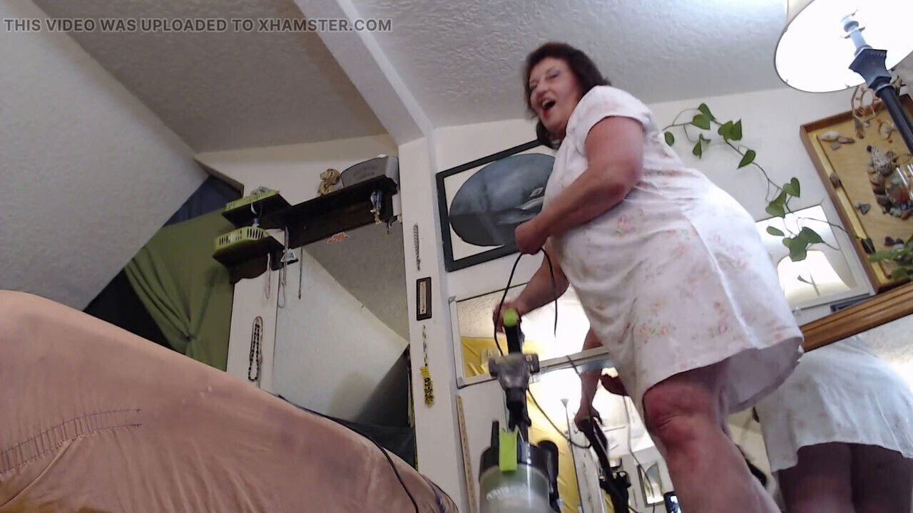 Sultry mature Dawnskye1962 enjoys some naughty without wearing bottoms