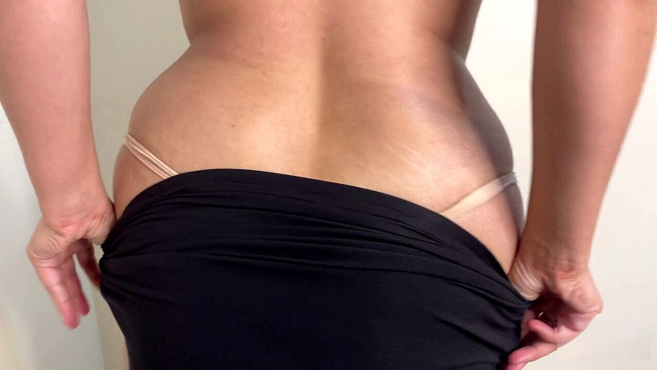 Desi bhabhi teasing with massive (crystal-clear Hindi audio) seductive voice