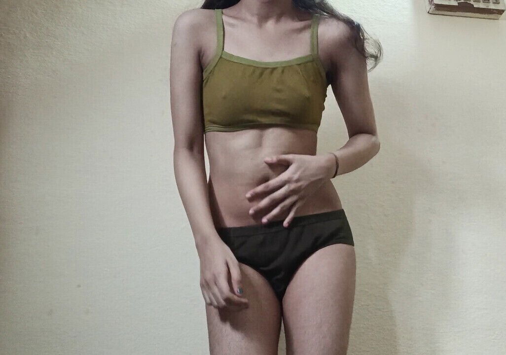 Horny pleasuring herself with vibrator until cums!