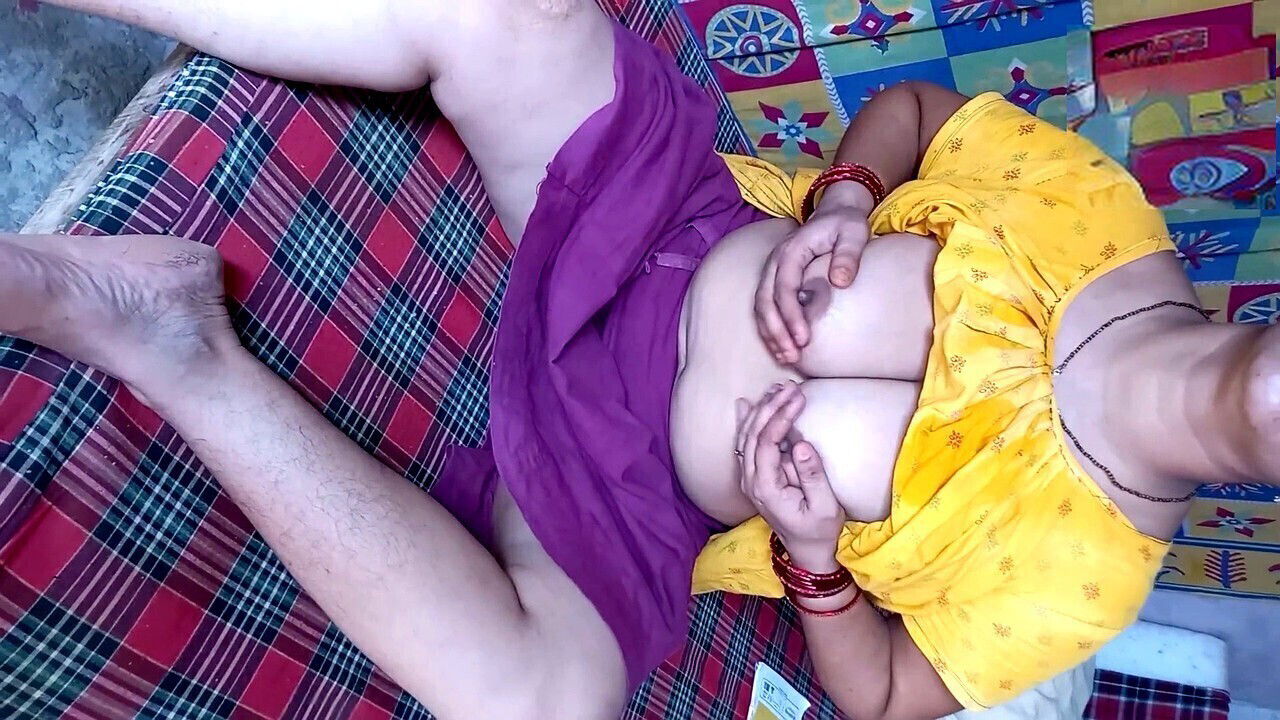 takes sexy mature Kitu Bhabhi garden wild fuck session