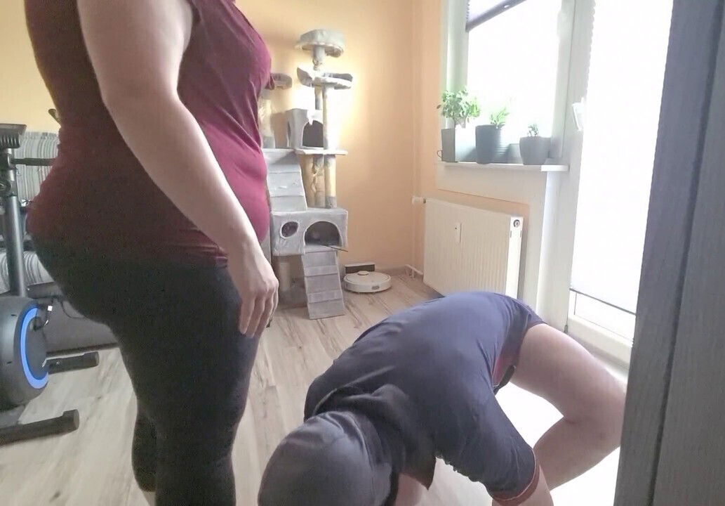 Sommer crushing testicles