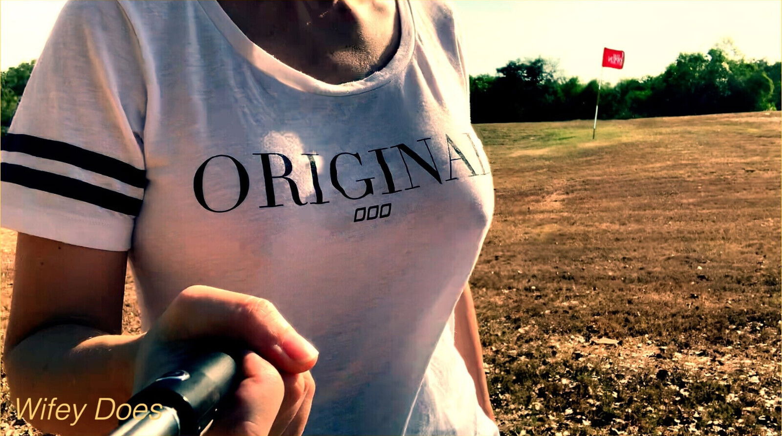 Wifey goes braless walking around golf course