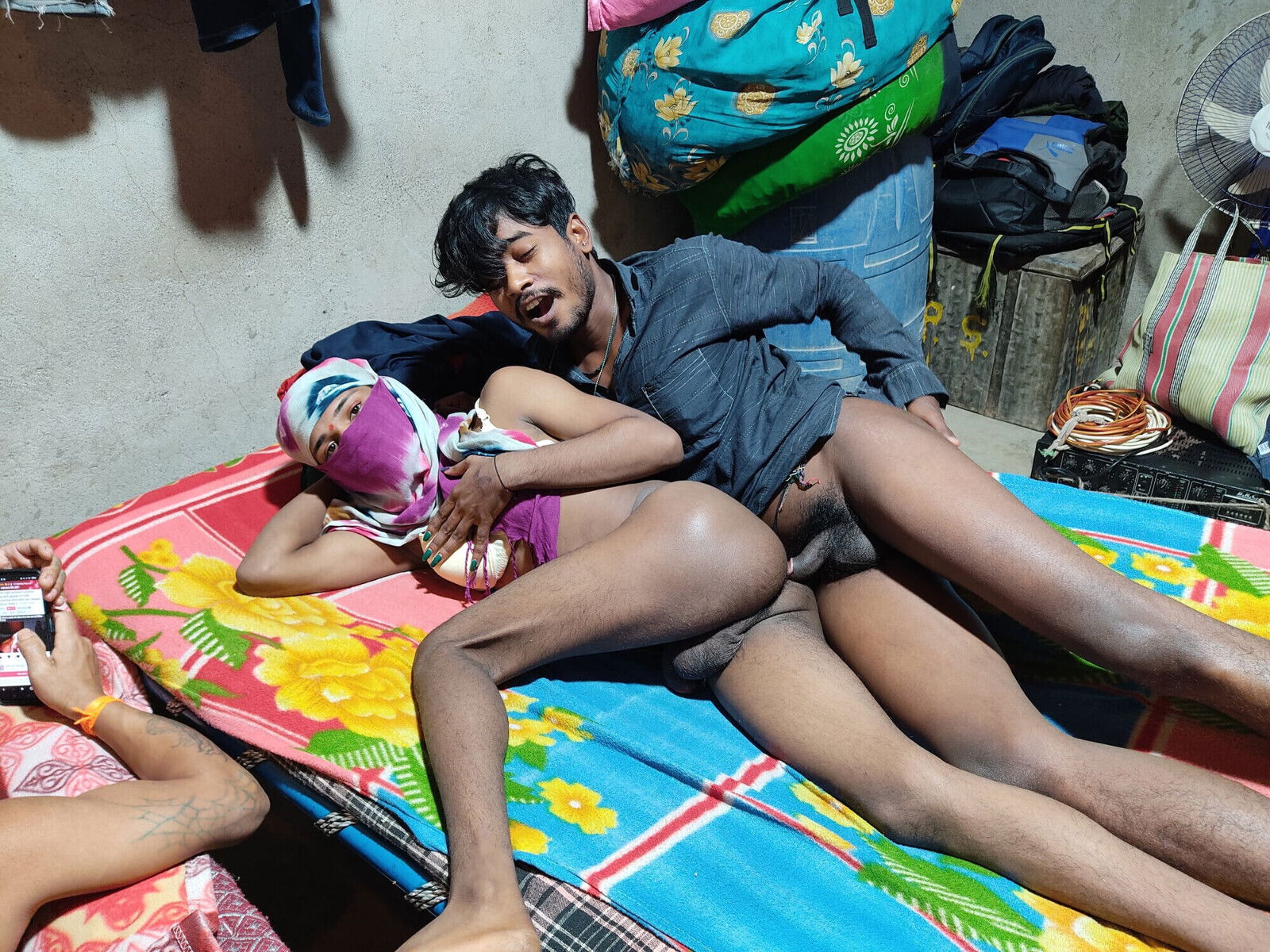 Mere pati dost mere pati kado meri gand mari.