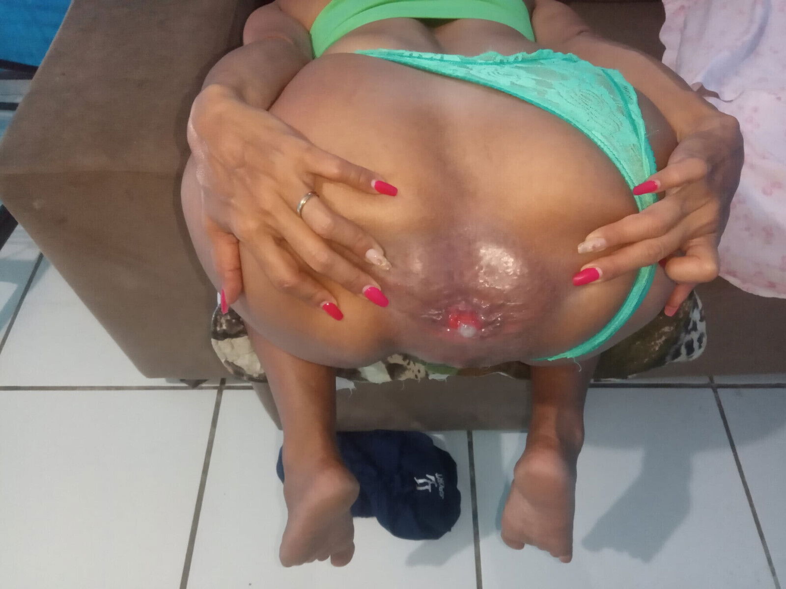 brunette milf does prolapse like