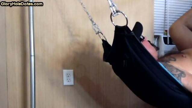 Tattooed gaydaddy sling gets fucked home