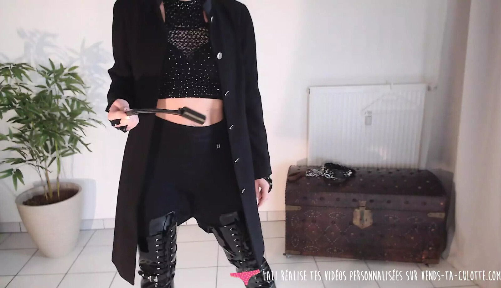 Vends-ta-culotte humiliation submissive sexy French dominatrix