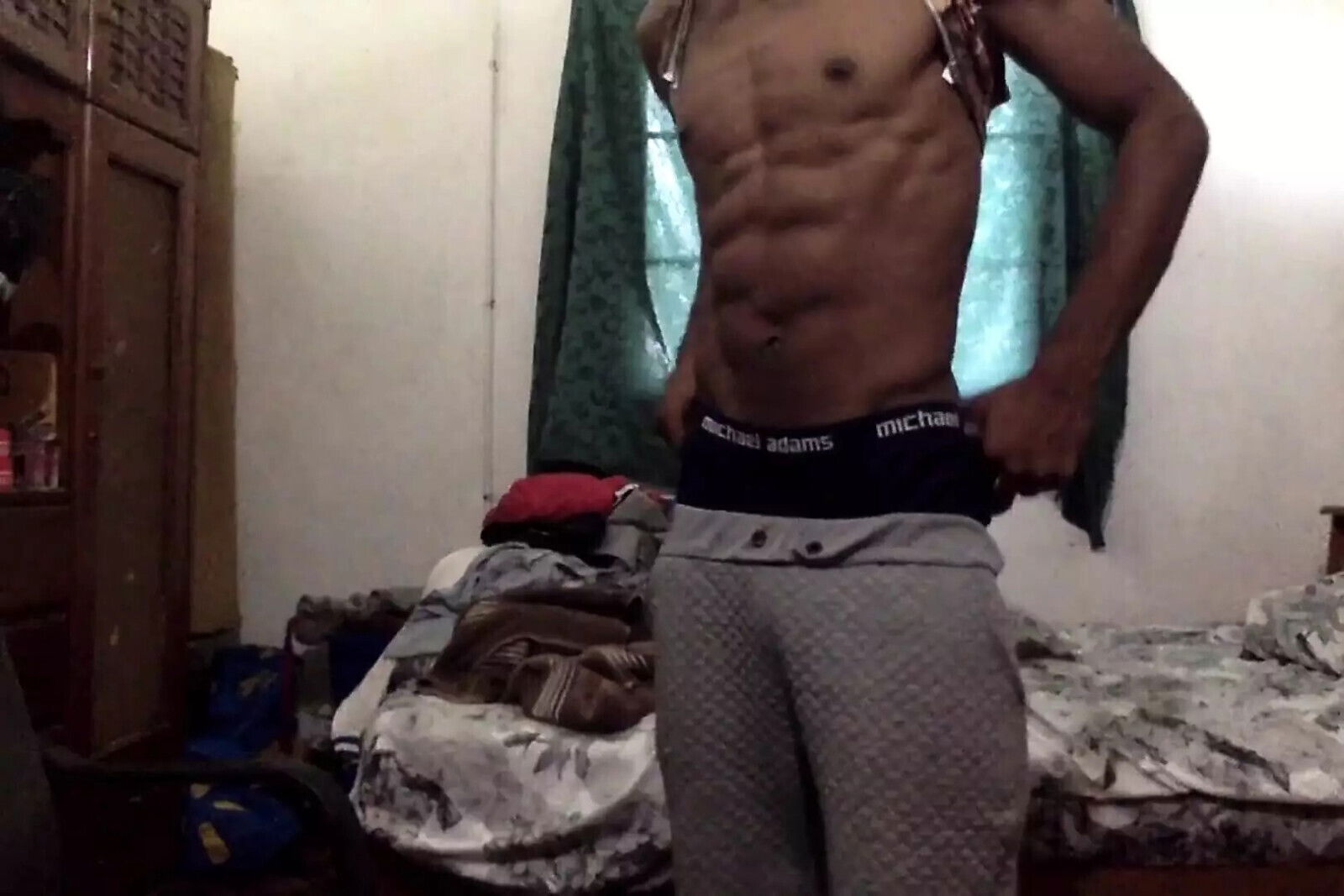 Joyboi Maturbate with Flexing