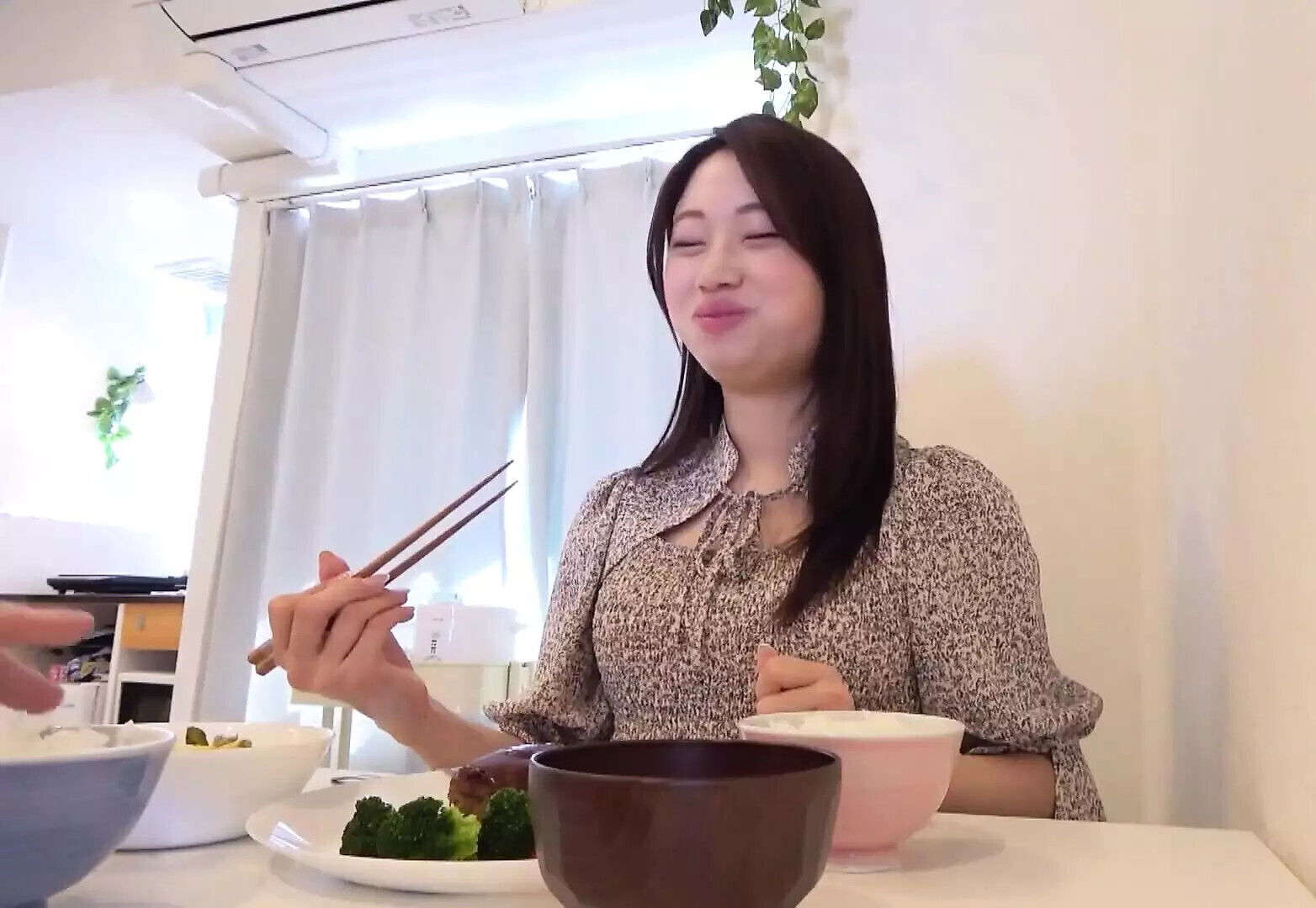 Part Office Worker Captivates with Natural Cuteness Bottomless Sexual Appetite