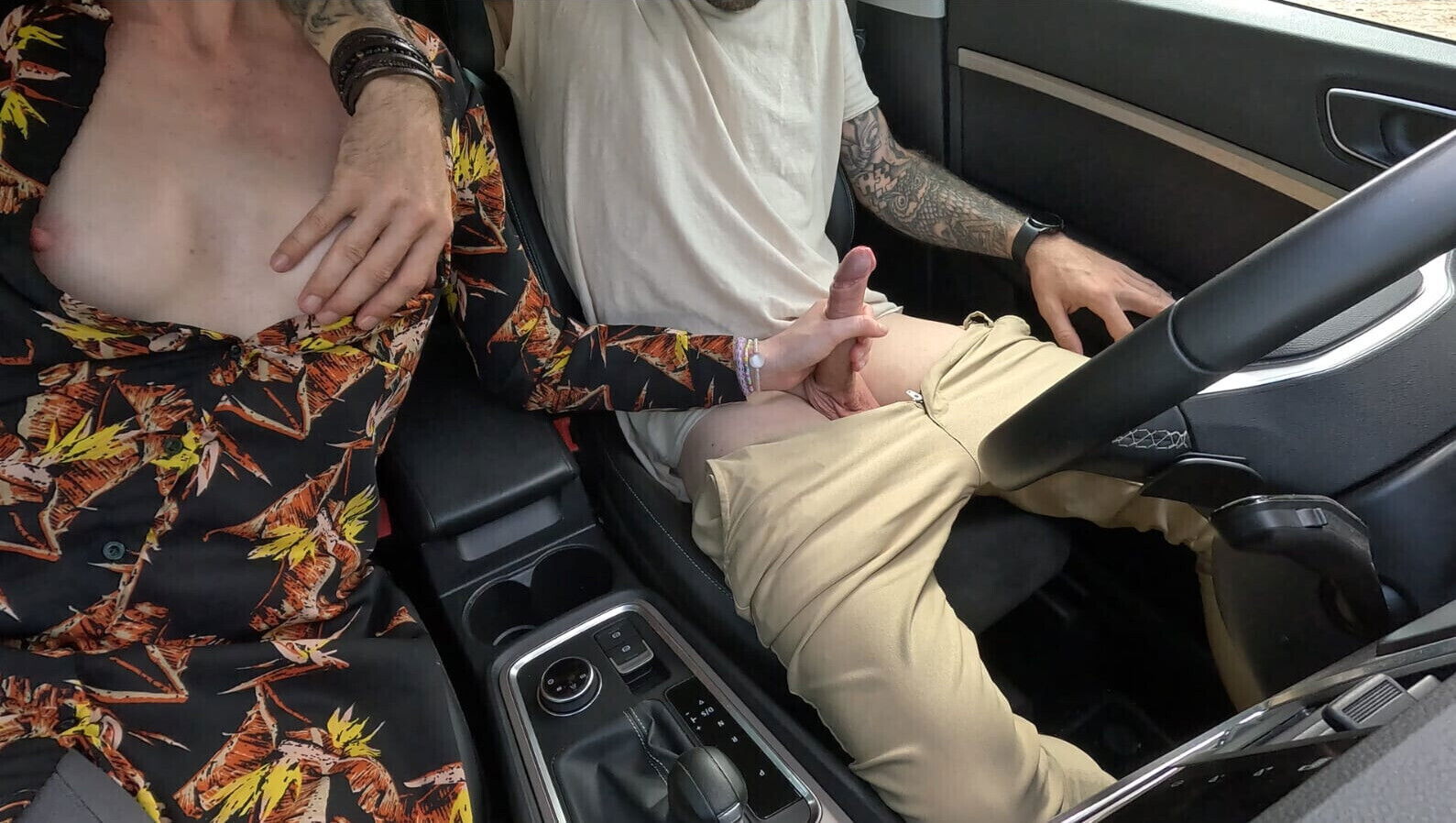 Outdoor HandJob with Cumshot Busy Park