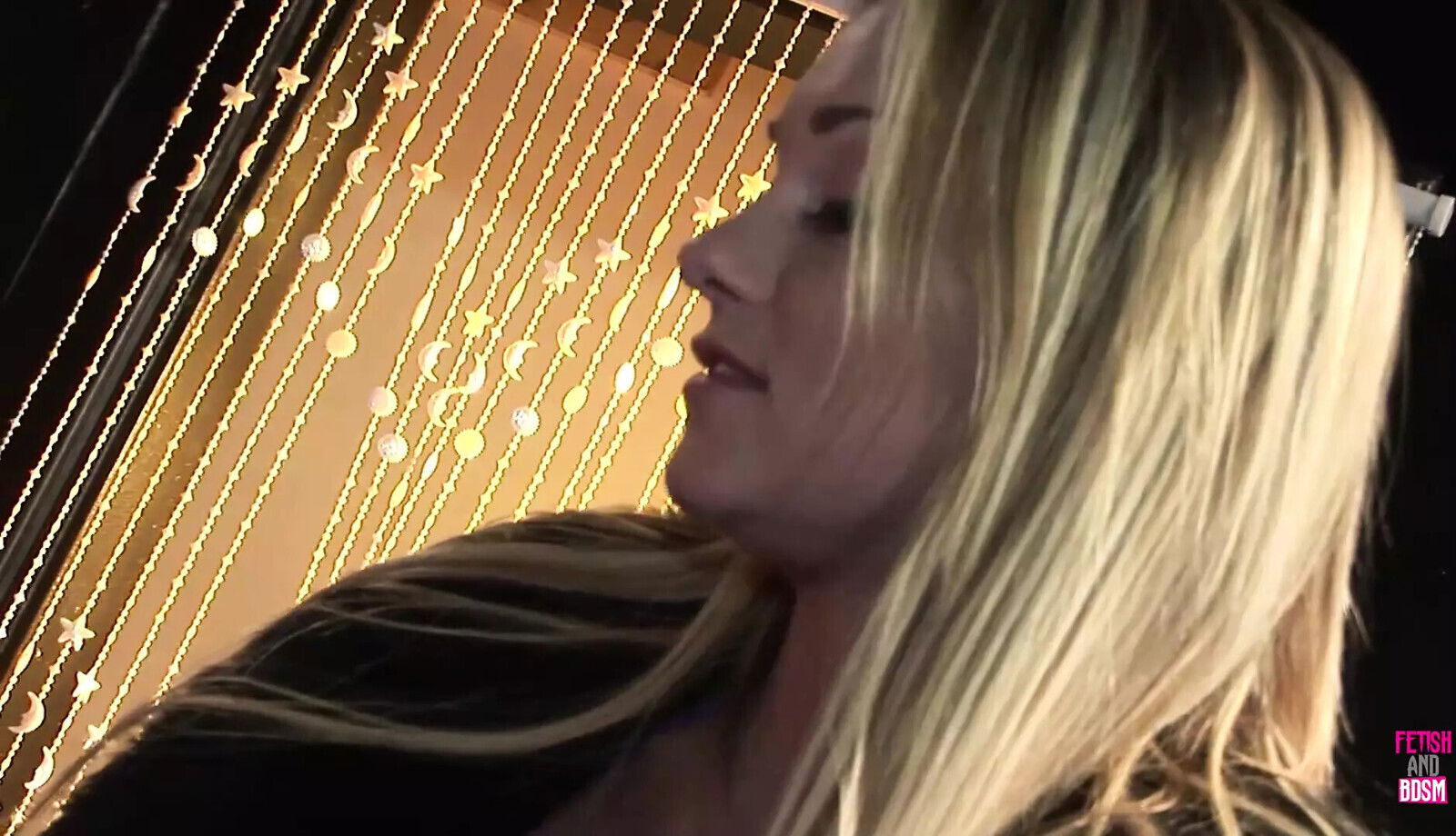 Awesome Brunette Blonde Strippers Give Lucky Amazing Blowjob Fuck Session