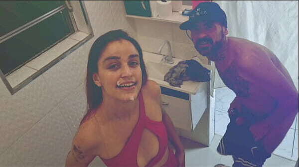 Estranho entrou banheiro feminino discoteca acabou fodendo casada