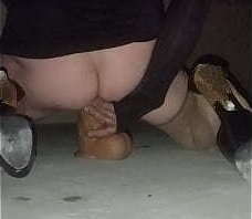 Travesti jugando dildos