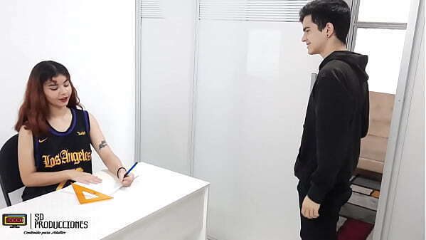 ayudando hermanastra tarea