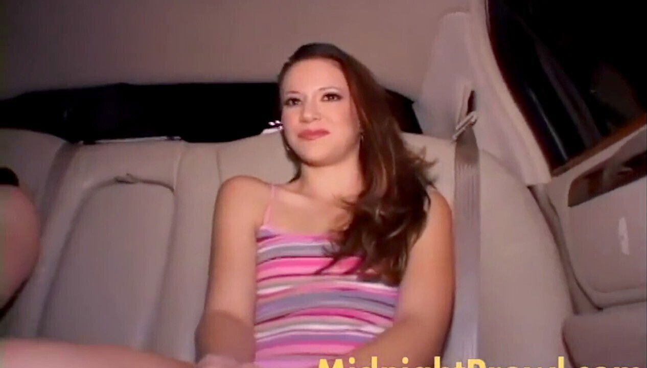 Teen beauty expertly deepthroats while riding another