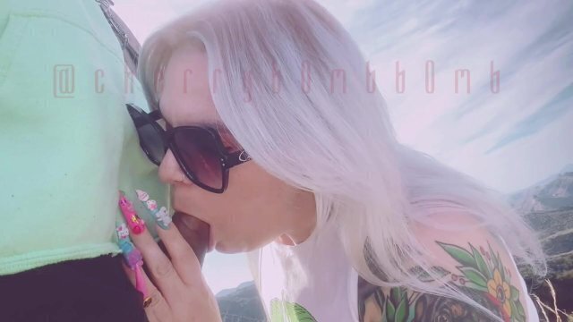 Giving random stranger blowjob some pussy morning hike