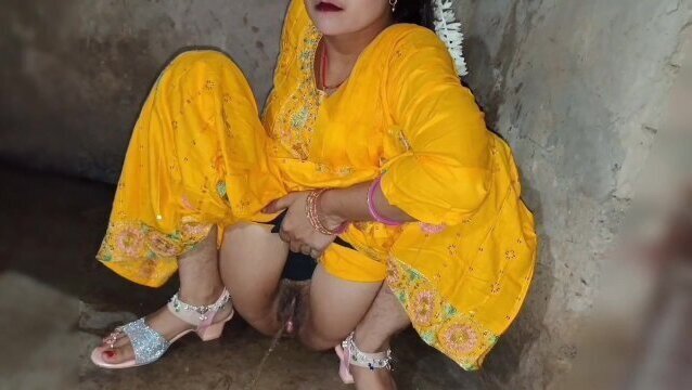 Desi bhabhi dirty talk with Hindi audio