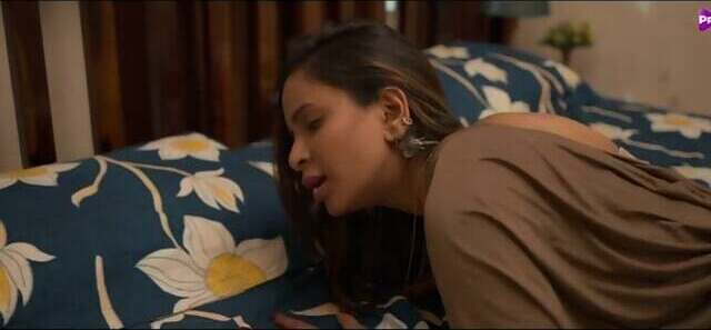 Pyasi bhabhi kicut bujhai