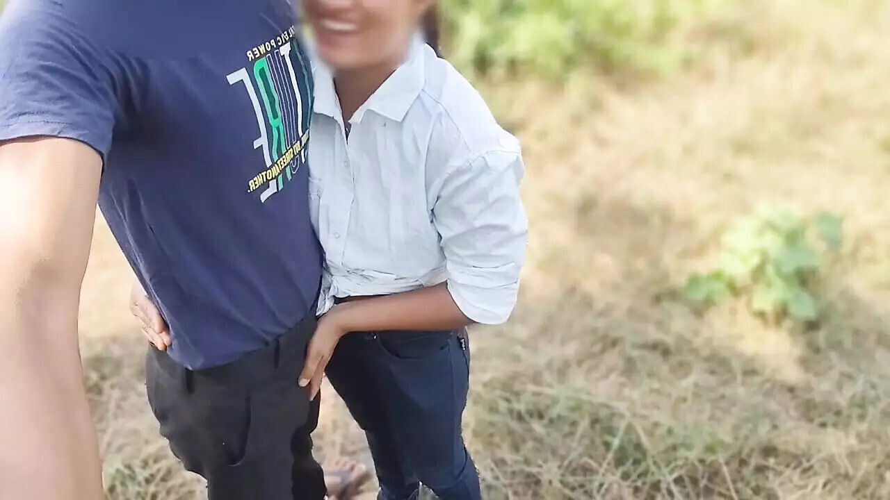 Indian Desi College girlfriend fuck outdoor jungal, college lover couple (Hindi audio)
