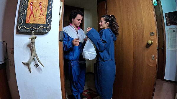 convince delivery fuck while boyfriend with friends