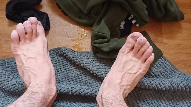 Veiny skinny long feet bitten nails after bath