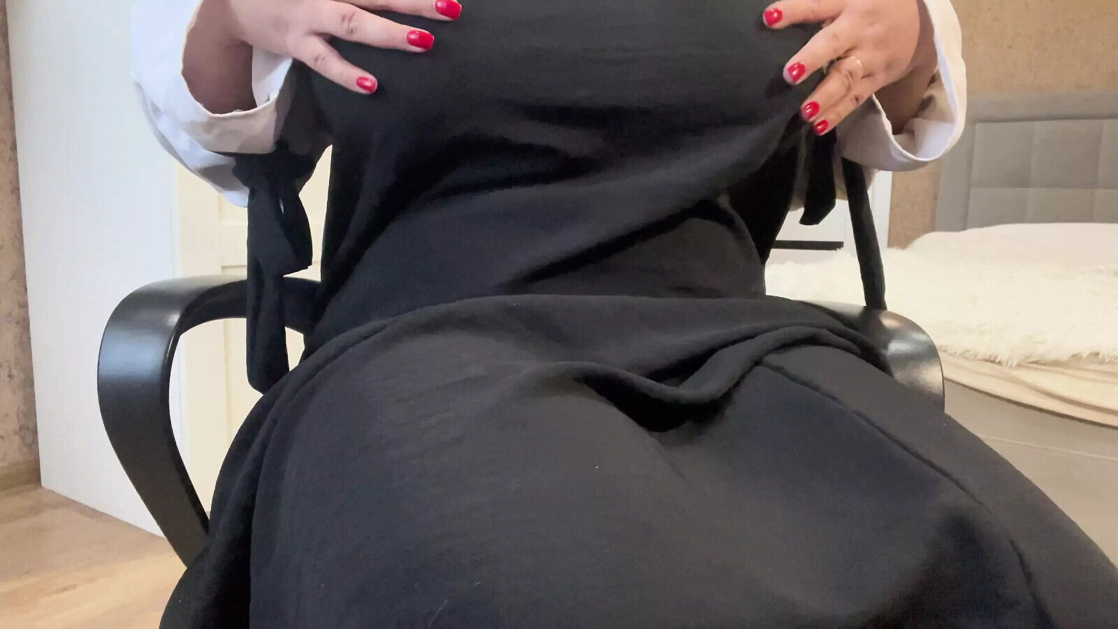 milf with dirty talk masturbates